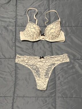 Victoria's Secret Black and White Lace Bra & Lace Thong Set